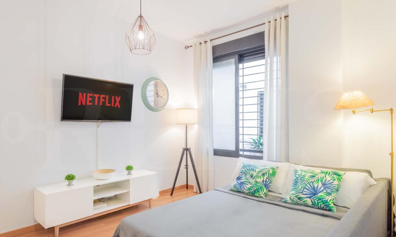Relaxing Apartment With Community Pool & Parking- Center Málaga Esterno foto