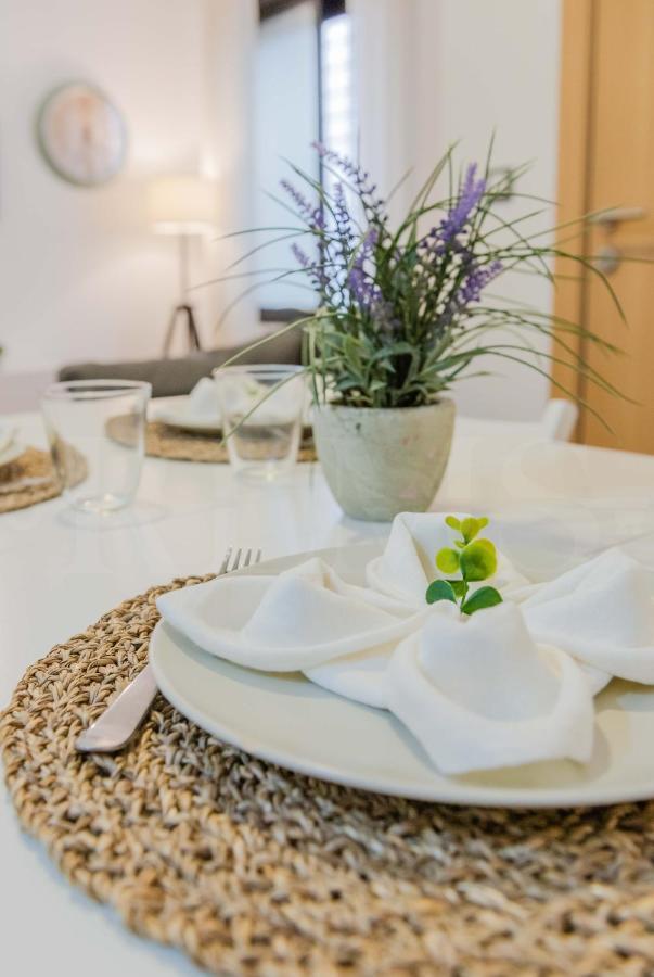 Relaxing Apartment With Community Pool & Parking- Center Málaga Esterno foto