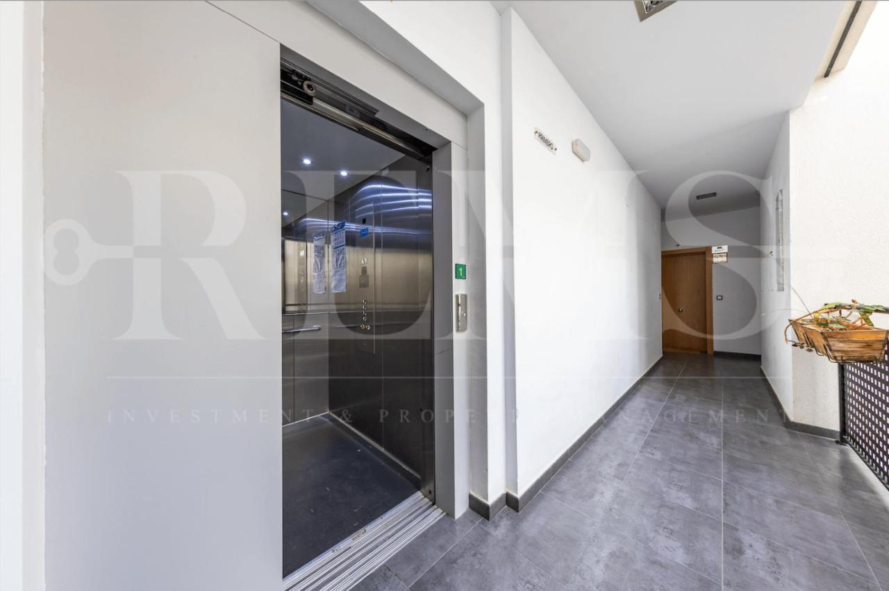 Relaxing Apartment With Community Pool & Parking- Center Málaga Esterno foto