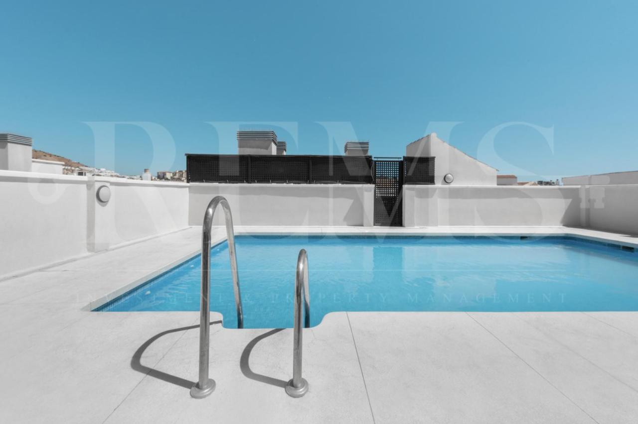 Relaxing Apartment With Community Pool & Parking- Center Málaga Esterno foto